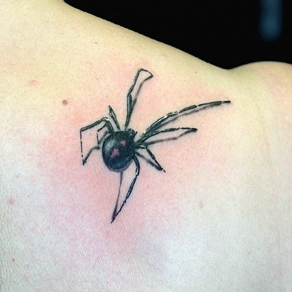 Fekete özvegy pók tetoválás